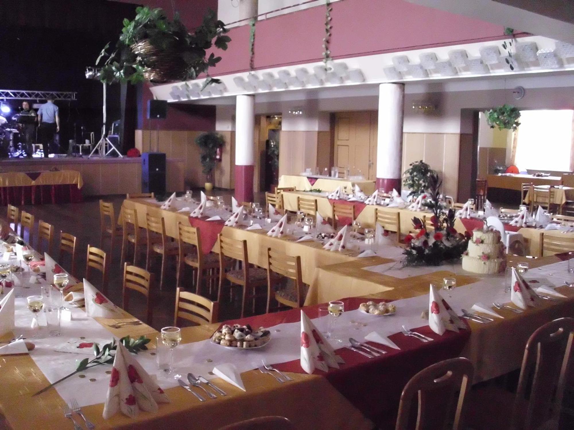 Hotel Morava Jevicko Exterior photo